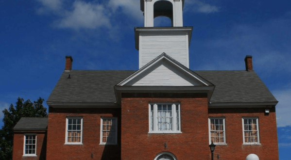 This Restaurant In New Hampshire Used To Be A Courthouse And You’ll Want To Visit