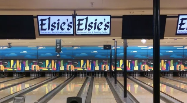 Some Of The Best Food In Minnesota Is Found Inside This Inconspicuous Bowling Alley