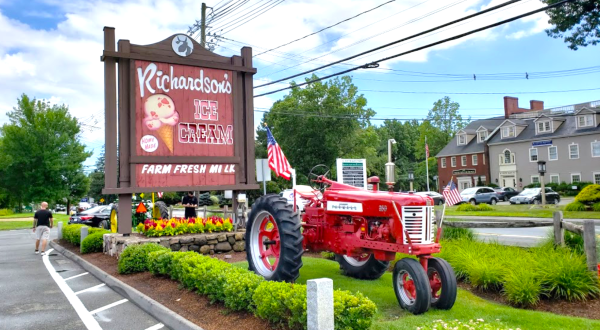 You’ll Have Loads Of Fun At This Dairy Farm In Massachusetts With Incredible Ice Cream