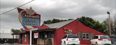 Don’t Let The Outside Fool You, This Chicken Restaurant In Kansas Is A True Hidden Gem