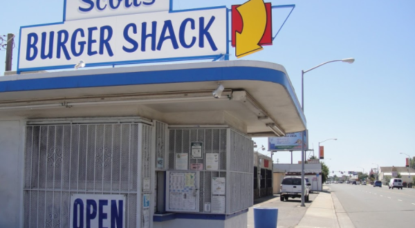 It’s Impossible Not To Love This Classic Northern California Burger Stand With Old Fashioned Prices