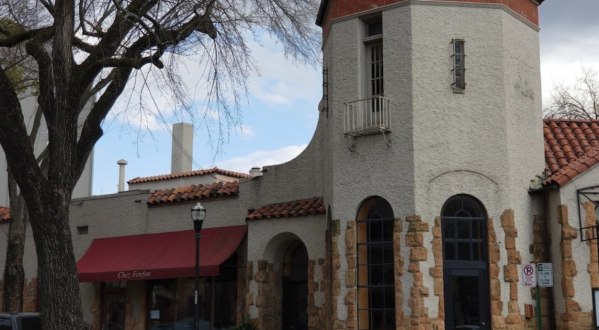 People Drive From All Over For The Coconut Cake At This Charming Alabama Restaurant