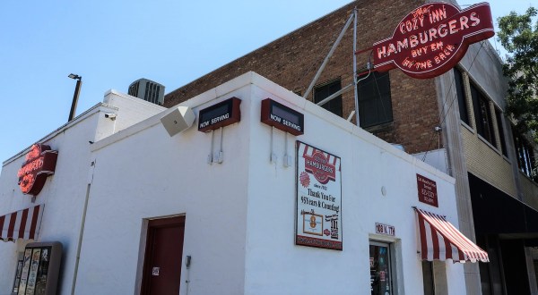 Sink Your Teeth Into The Most Delicious Burgers From This Century Old Kansas Restaurant