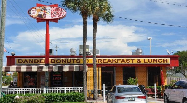 Some Of The World’s Best Sweets Are Made At Dandee Donut Factory In Florida