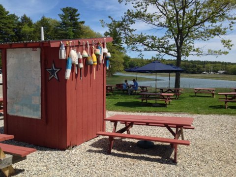 This Tiny Crab Shack Hidden In Maine Is A Gem For Fresh Seafood
