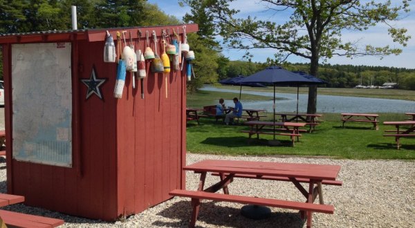 This Tiny Crab Shack Hidden In Maine Is A Gem For Fresh Seafood