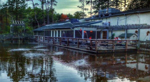 Dine Right On The Water At This Charming Seafood Restaurant In Virginia
