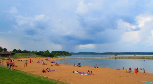 The Underrated Sandy Beach In Missouri You Absolutely Need To Visit