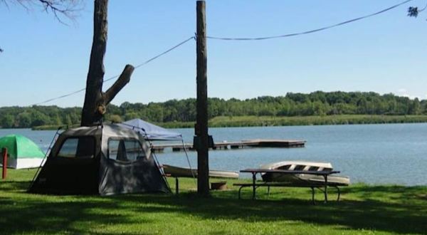 10 Lakeside Camp Resorts In Illinois You’re Missing Out On
