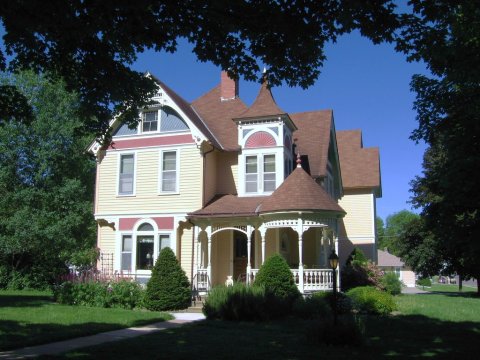 A Stay In This Small-Town Victorian Bed And Breakfast In Minnesota Will Take You Back In Time