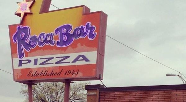 This Famous Local Pizza Bar In Indiana Is One Of The Oldest In The State