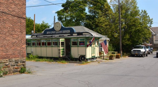 Don’t Let The Outside Fool You, This Diner In New York Is A True Hidden Gem