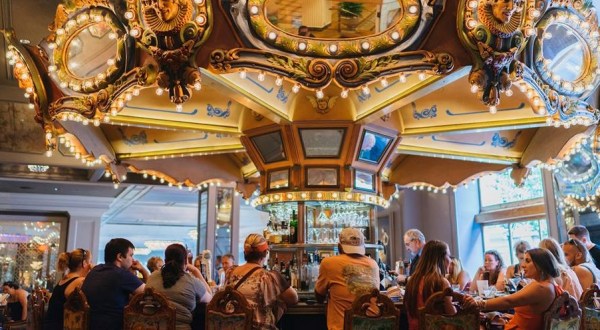 6 Of The Wackiest Bars In New Orleans That Are An Absolute Blast