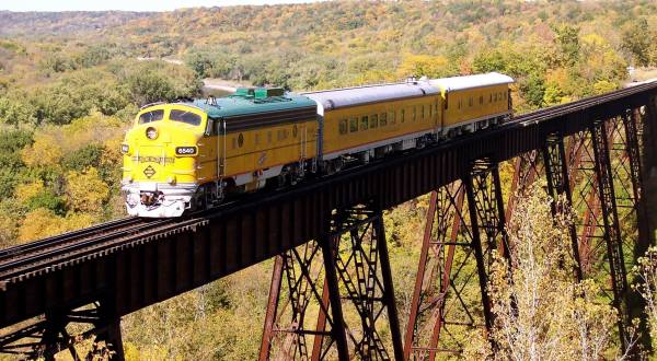 This 24-Mile Train Ride Is The Most Relaxing Way To Enjoy Iowa Scenery