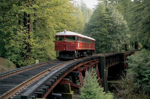 This 40-Mile Train Ride Is The Most Relaxing Way To Enjoy Northern California Scenery