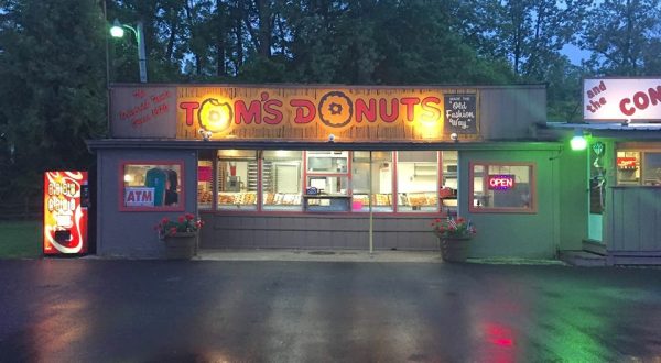The Award-Winning Donut Bakery In Indiana That’s Known For Its Old-Fashioned Ways