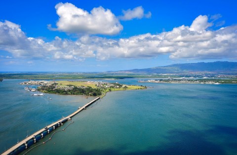 The Remarkable Bridge In Hawaii That Everyone Should Visit At Least Once