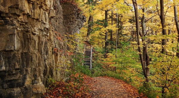The Awesome Hike That Will Take You To The Most Spectacular Fall Foliage In New York