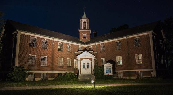 A Trip To This Haunted Asylum Near Buffalo Is Not For The Faint Of Heart