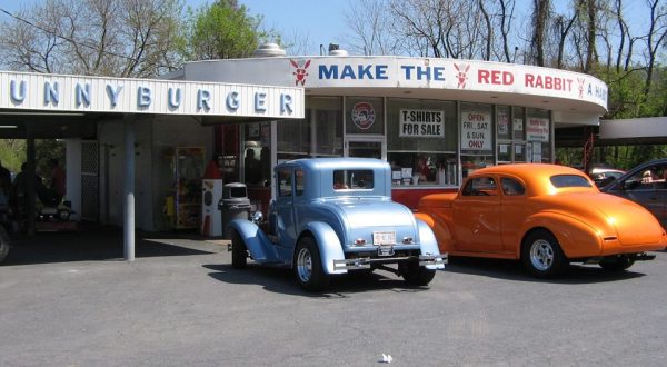 This Pennsylvania Drive-In Restaurant Is Fun For An Old Fashioned Night Out