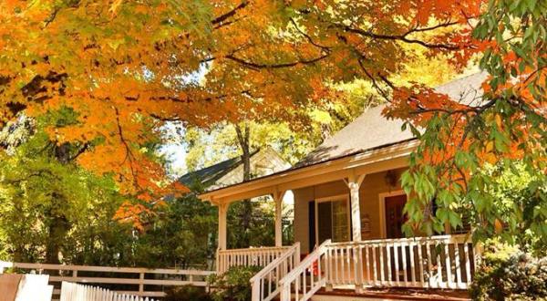 This Fall Foliage Tour Through A Victorian Village In Northern California Is Absolutely Magical