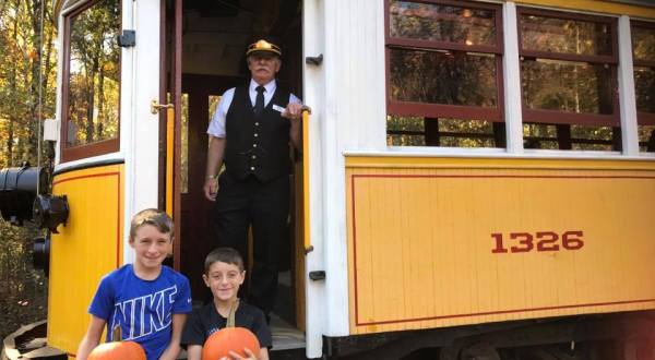Take This Pumpkin Patch Trolley Ride In Connecticut For A Whimsical Fall Adventure