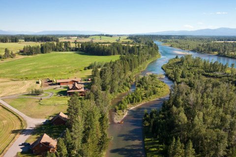 This River Cabin Resort In Montana Is The Ultimate Spot For A Getaway