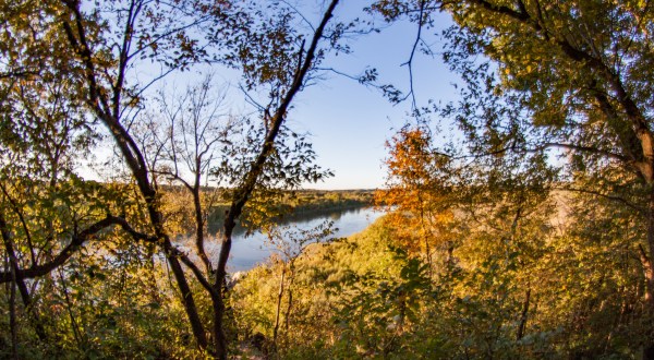 This Easy Fall Hike In Iowa Is Under 2 Miles And You’ll Love Every Step You Take
