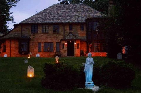 The Real Haunted House Near Pittsburgh You Won't Want To Visit Alone