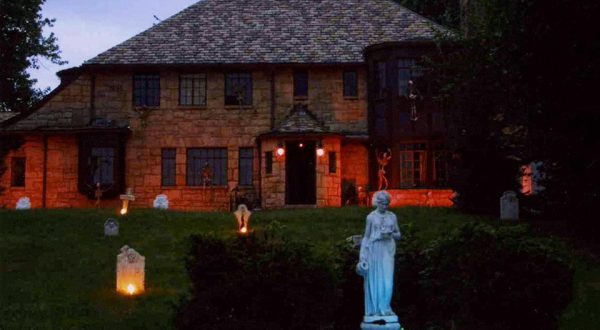 The Real Haunted House Near Pittsburgh You Won’t Want To Visit Alone