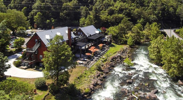 This Historic Mountain Lodge In North Carolina May Be Your New Favorite Hideout
