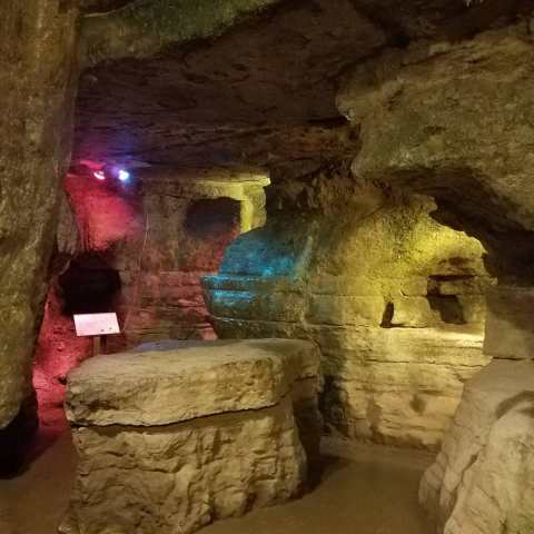 You'll Never Forget A Hike Through This Ohio Cave