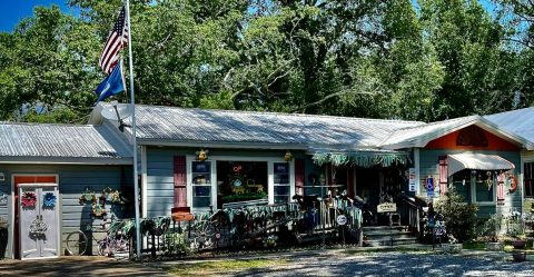 There Are Over 12 Antique Stores In This One Louisiana Town And You'll Want To Visit Them All