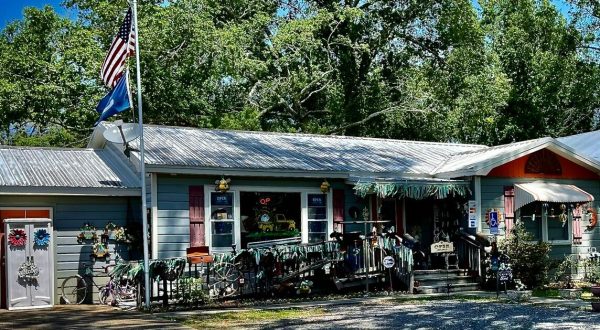 There Are Over 12 Antique Stores In This One Louisiana Town And You’ll Want To Visit Them All