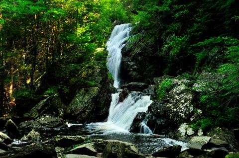 Your Kids Will Love This Easy 3/4-Mile Waterfall Hike Right Here In Connecticut