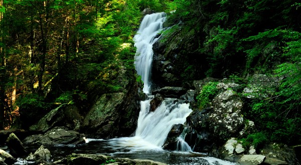 Your Kids Will Love This Easy 3/4-Mile Waterfall Hike Right Here In Connecticut