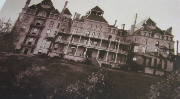 There’s A Chilling Reason Why This Arkansas Hotel Is The Most Terrifying