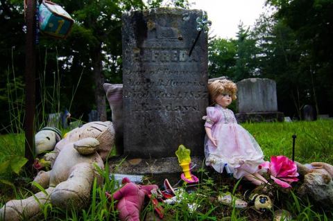 This Story Of This Haunted Cemetery In Maine Is Not For The Faint Of Heart