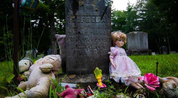 This Story Of This Haunted Cemetery In Maine Is Not For The Faint Of Heart