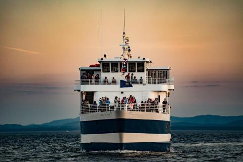 Take Leaf Peeping To A Whole New Level On This Vermont Fall Foliage Cruise