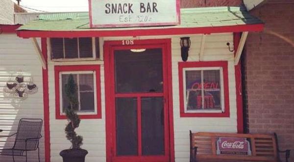 Don’t Blink Or You Might Miss This Tiny, One-Table Restaurant In Small Town Mississippi