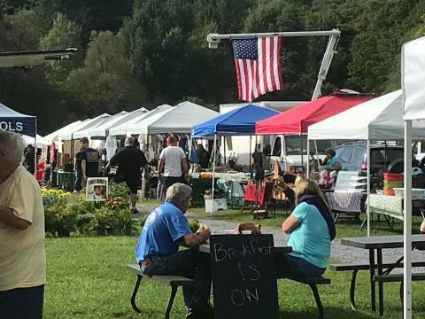 You Could Spend Hours At This Giant Outdoor Marketplace In Vermont