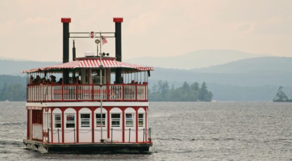 Spend A Perfect Day On This Old-Fashioned Paddle Boat Cruise In Maine
