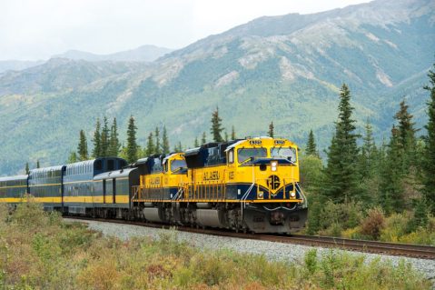 The Spectacular Fall Foliage Train Ride In Alaska You Don't Want To Miss