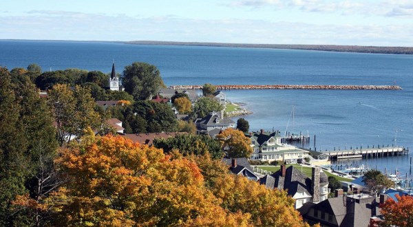9 Popular Summer Destinations In Michigan That Are Just As Amazing In The Fall