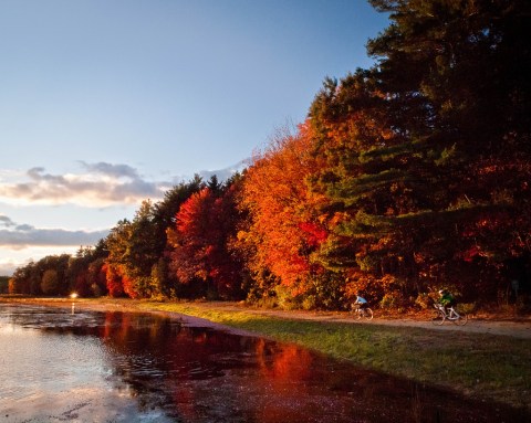 The Awesome Trail That Will Take You To The Most Spectacular Fall Foliage In Massachusetts