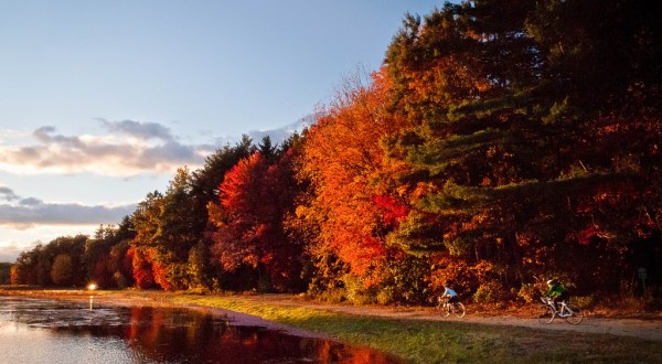 The Awesome Trail That Will Take You To The Most Spectacular Fall Foliage In Massachusetts