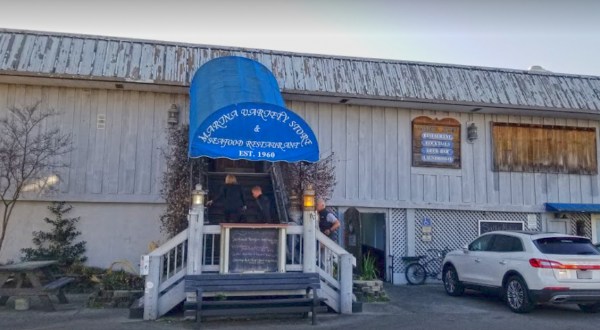 The Food At This South Carolina Seafood Restaurant Is So Good, Locals Keep It To Themselves