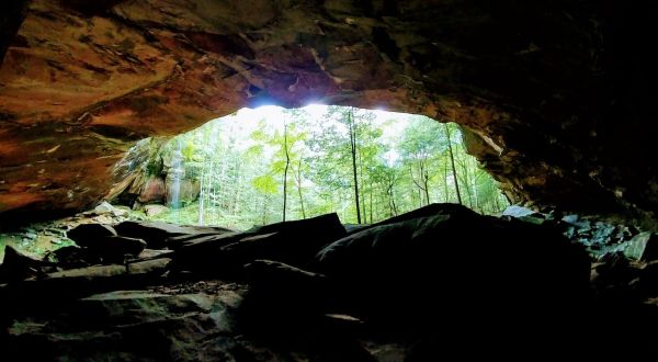 You’ll Never Forget A Hike Through This Kentucky Cave