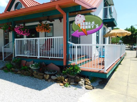 This Eccentric Ice Cream Shop In Indiana Is A Vintage Paradise